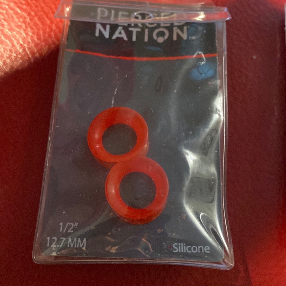 2 sets of gauges. Red and gold